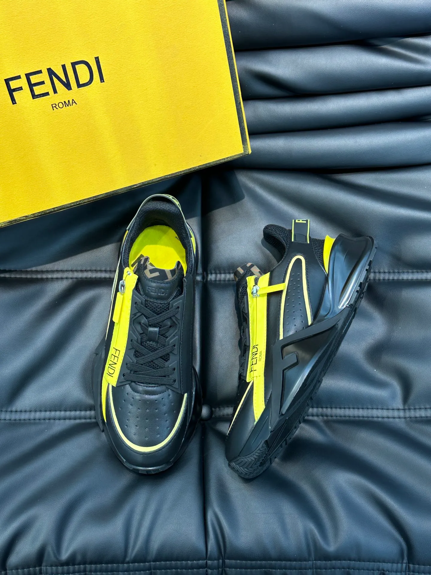 Men's shoes 💰p560 "Fend*" new men's casual sports shoes, equipped with elastic straps, side zippers, and corrugated soles engraved with F. Embossed Fendi Flow lettering on the heel. Made of technical fabric and a mix of blue and suede. Decorated with Lycra® details. FF graphic tongue. Ultra-light and wear-resistant EVA sole. Size: 38-44
